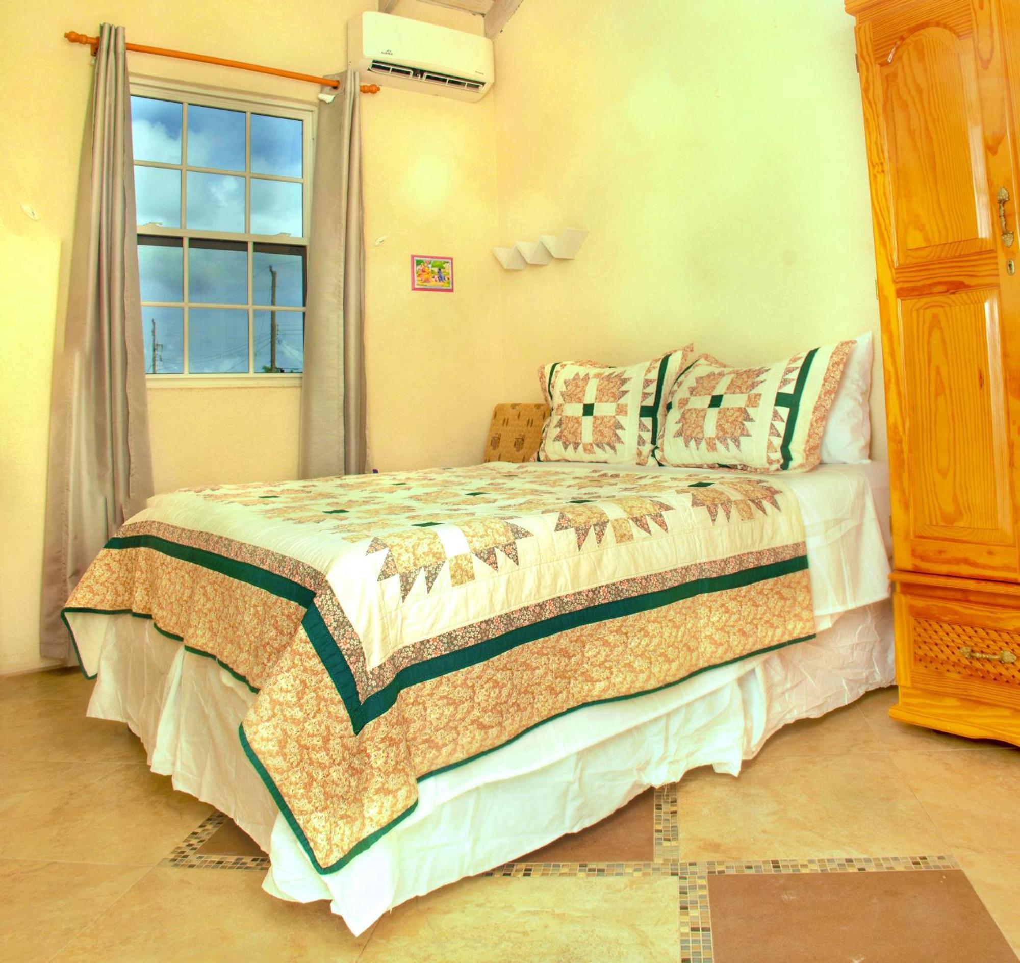 Cozy Modern Upstairs 2 Bed A/C Apt Near 2 Everything Saint Philip Exteriör bild